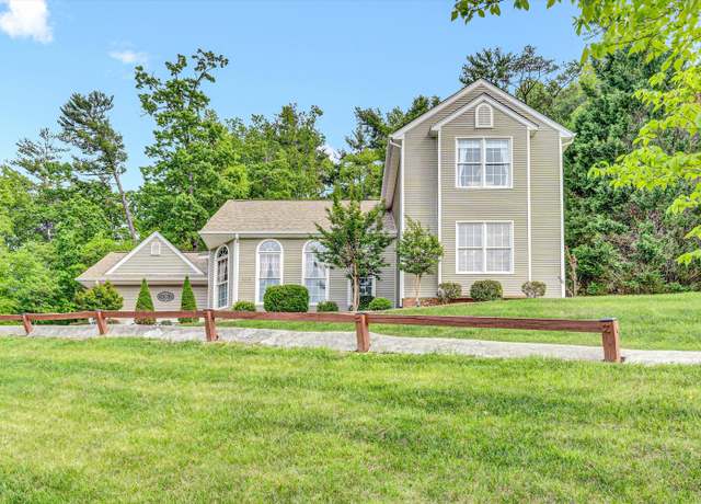 Property at 5719 Spring Meadow Ct, Roanoke, VA 24018, 4 beds, 3 baths