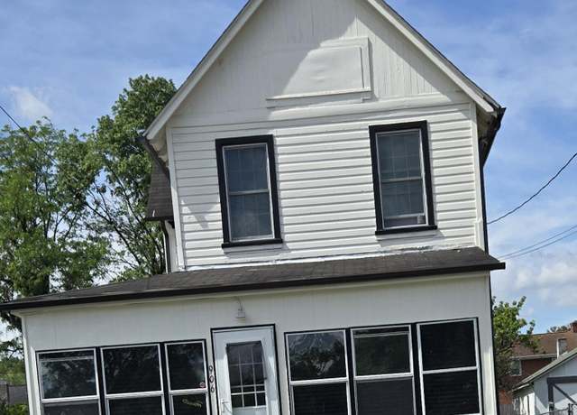 Property at 906 Front Ave, Salem, VA 24153, 3 beds, 2 baths