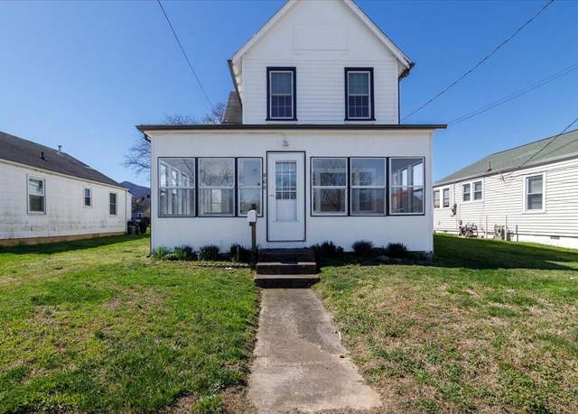 Property at 906 Front Ave, Salem, VA 24153, 3 beds, 2 baths