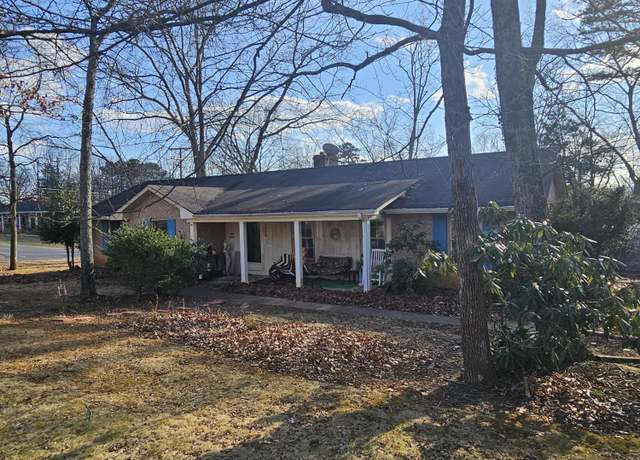 Property at 2049 Surrey Ln, Roanoke, VA 24012, 3 beds, 2 baths