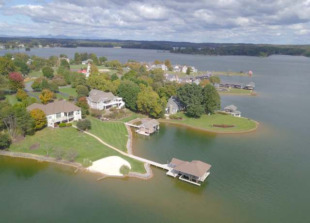Property at 720 Boardwalk Dr, Moneta, VA 24121, 4 beds, 3 baths