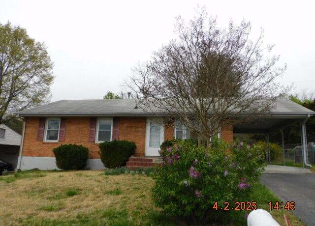 Property at 5531 Ambassador Dr, Roanoke, VA 24019, 4 beds, 2 baths