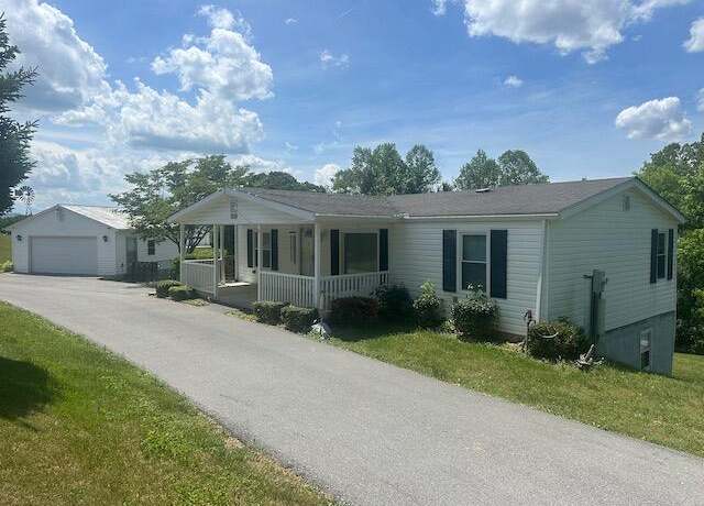 Property at 1019 Croker Ln, Vinton, VA 24179, 2 beds, 2.5 baths