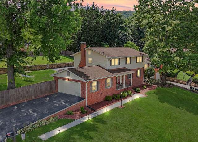 Property at 5704 Castle Rock Rd, Roanoke, VA 24018, 4 beds, 2.5 baths