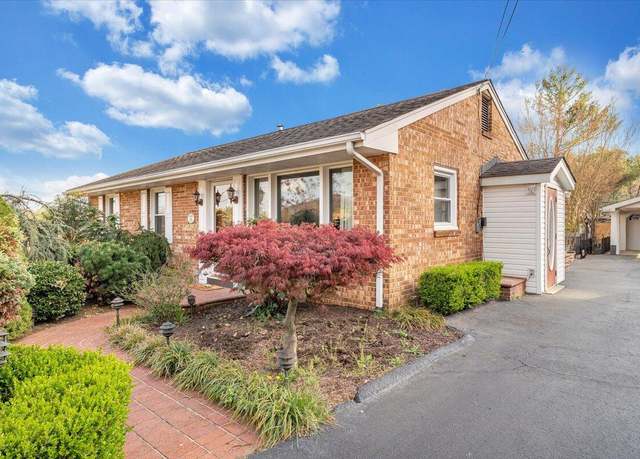 Property at 548 Holiday Rd, Vinton, VA 24179, 4 beds, 2 baths