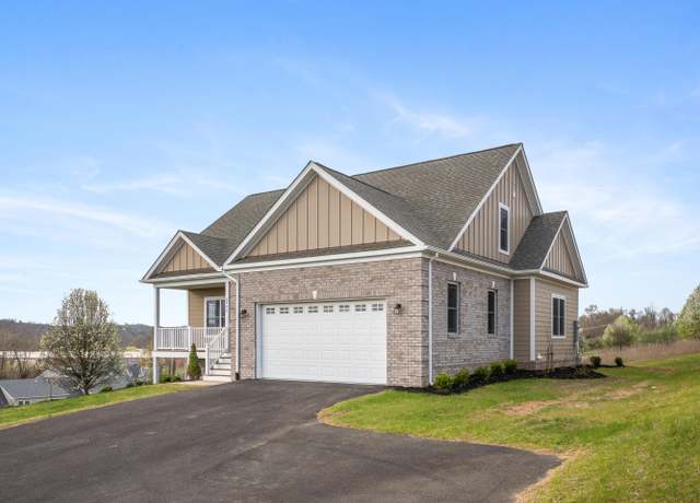 Property at 6903 Doral Dr, Radford, VA 24141, 3 beds, 2.5 baths