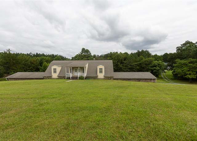 Property at 2810 Glenwood Dr, Bedford, VA 24523, 4 beds, 2.5 baths