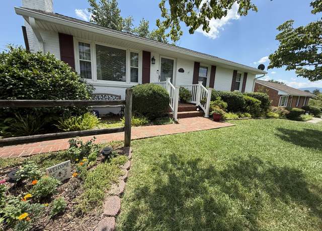 Property at 816 Moran Ave, Salem, VA 24153, 3 beds, 2.5 baths