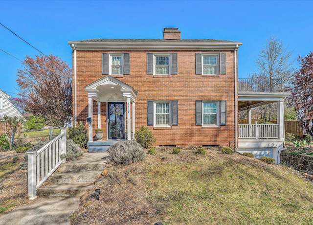 Property at 2418 Oakland Blvd NW, Roanoke, VA 24012, 3 beds, 1.5 baths