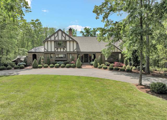 Property at 5225 Flintlock Rd, Roanoke, VA 24018, 4 beds, 5 baths