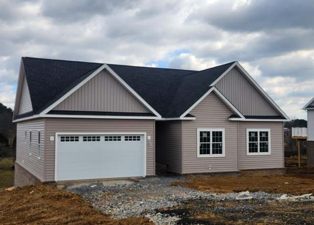 Property at 5240 Country Meadow Dr, Dublin, VA 24084, 3 beds, 2.5 baths