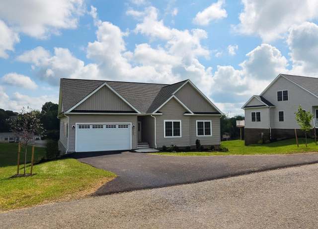 Property at 5240 Country Meadow Dr, Dublin, VA 24084, 3 beds, 2.5 baths