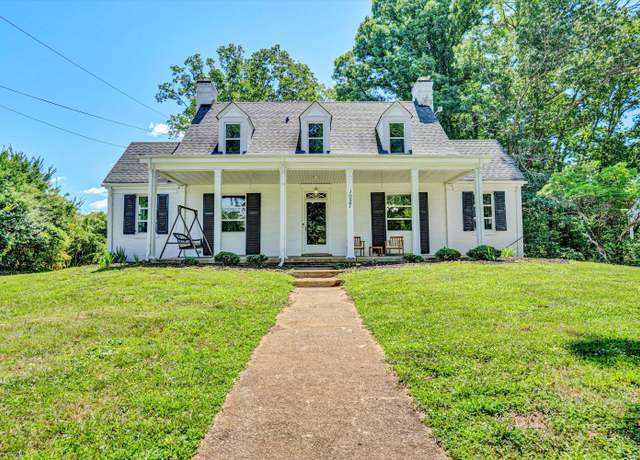 Property at 1027 Mulberry Rd, Martinsville, VA 24112, 3 beds, 3 baths