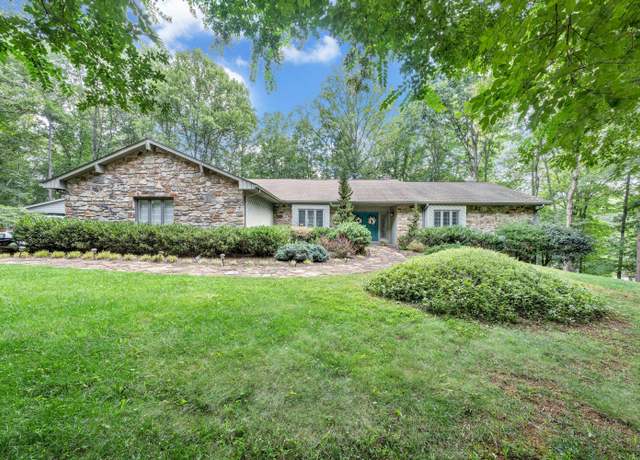 Property at 4921 Hunting Hills Dr, Roanoke, VA 24018, 3 beds, 3 baths