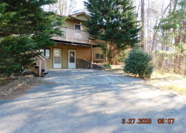 Property at 310 Texas Hollow Rd, Salem, VA 24153, 3 beds, 4 baths