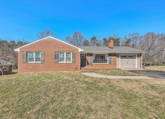 Property at 1830 Park Manor Dr, Roanoke, VA 24014, 4 beds, 2.5 baths