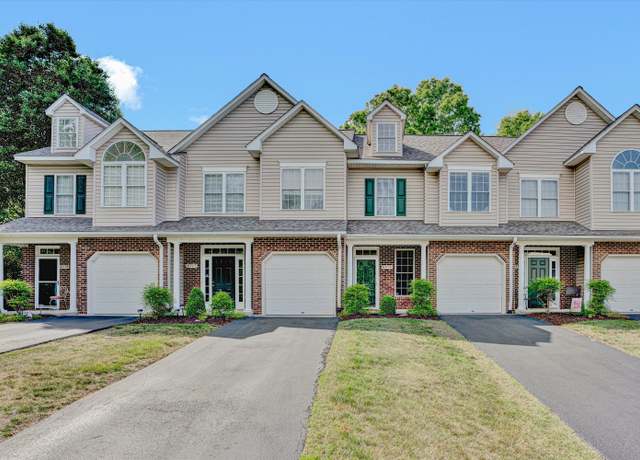 Property at 8715 Little Hoop Rd, Roanoke, VA 24019, 2 beds, 2.5 baths