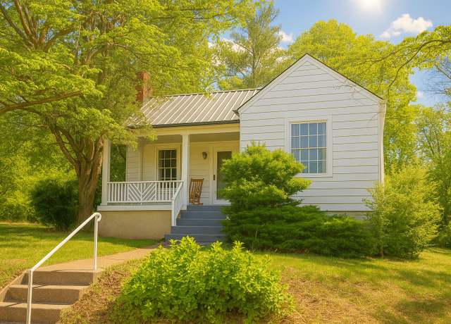 Property at 817 Hanover Ave NW, Roanoke, VA 24016, 3 beds, 1 bath