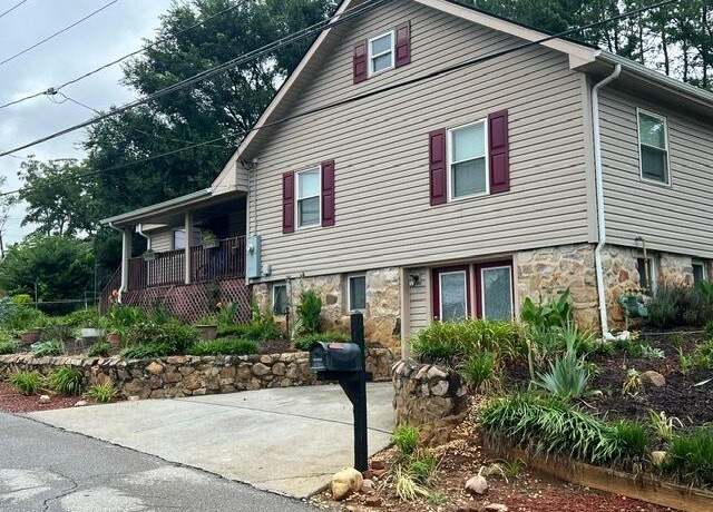Property at 1724 Starview Dr, Salem, VA 24153, 5 beds, 3 baths