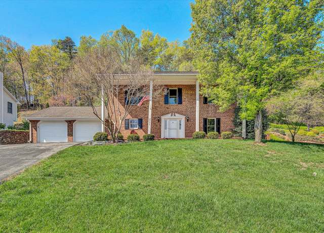 Property at 4771 Hickory Hill Dr, Roanoke, VA 24018, 4 beds, 3.5 baths