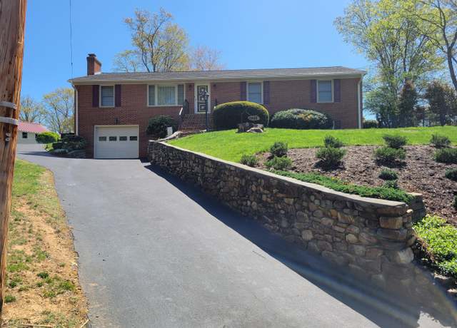 Property at 459 Nellie Cir, Salem, VA 24153, 3 beds, 2 baths