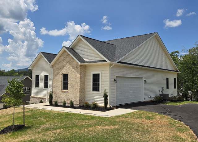 Property at 5548 Old Grove Ln, Salem, VA 24153, 3 beds, 2.5 baths