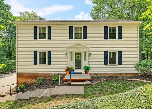 Property at 2402 Coachman Dr, Roanoke, VA 24012, 4 beds, 3.5 baths