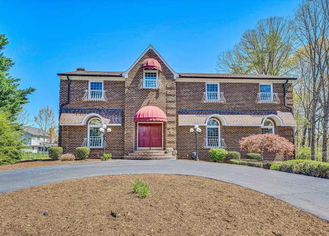 Property at 1710 Dawn Ln SW, Roanoke, VA 24018, 4 beds, 4.5 baths