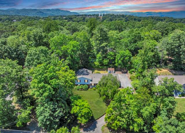 Property at 3901 Park Ln SW, Roanoke, VA 24015, 4 beds, 3 baths