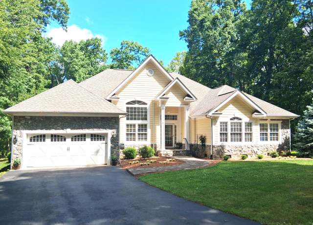 Property at 160 Galley Dr, Moneta, VA 24121, 3 beds, 2.5 baths