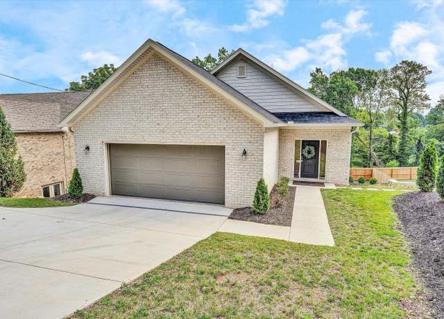 Property at 2762 Mcvitty Rd, Roanoke, VA 24018, 3 beds, 3.5 baths