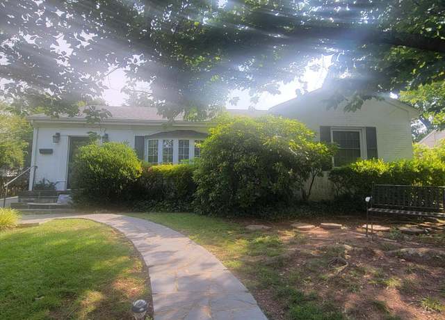 Property at 714 White Oak Rd SW, Roanoke, VA 24014, 2 beds, 2 baths