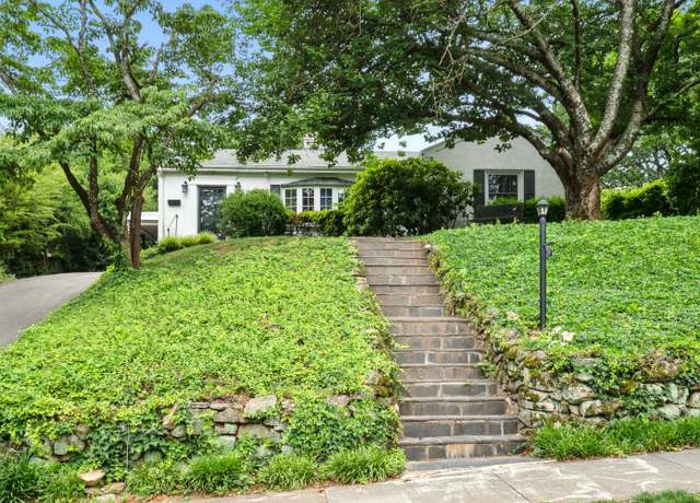 Property at 714 White Oak Rd SW, Roanoke, VA 24014, 2 beds, 2 baths