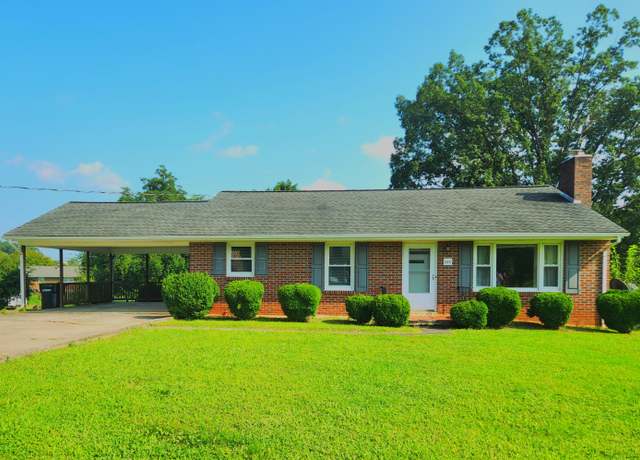 Property at 505 Hilltop Dr, Rocky Mount, VA 24151, 3 beds, 1 bath