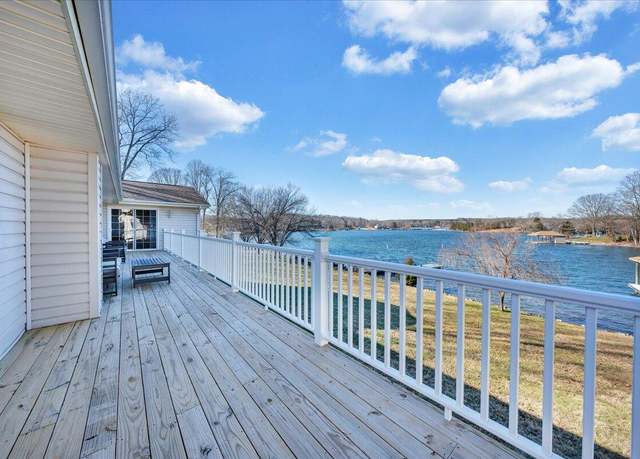 Property at 350 Tracy Dr, Moneta, VA 24121, 6 beds, 2.5 baths