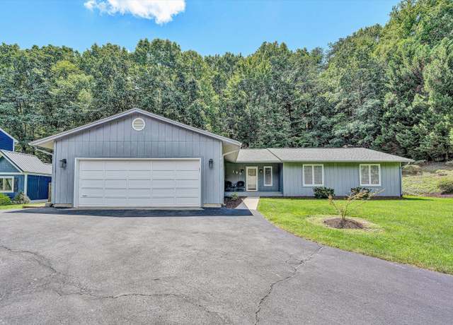 Property at 180 Forest Dr, Salem, VA 24153, 2 beds, 2 baths
