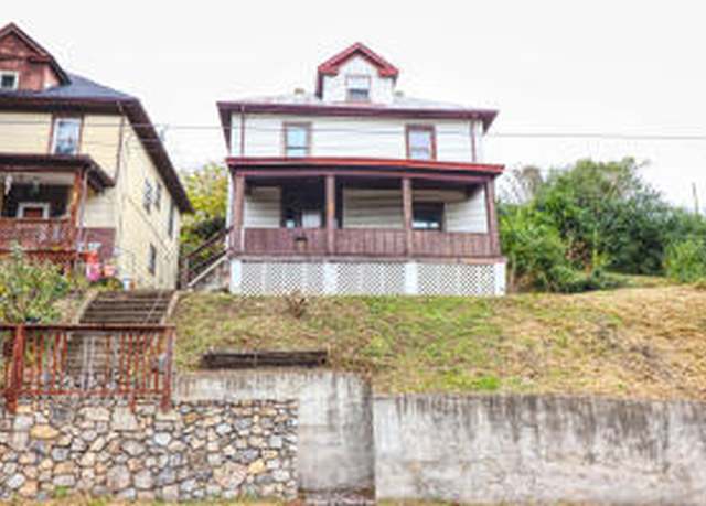 Property at 626 Tazewell Ave SE, Roanoke, VA 24013, 4 beds, 2 baths