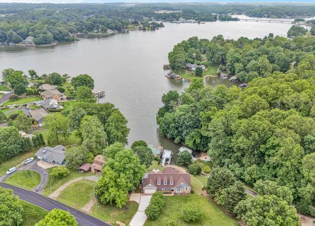 Property at 900 Lakemount Dr, Moneta, VA 24121, 4 beds, 3 baths