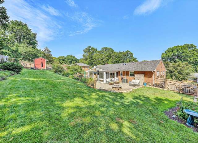Property at 4808 Brookwood Dr, Roanoke, VA 24018, 3 beds, 2 baths
