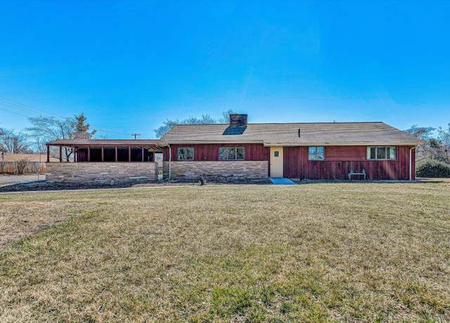 Property at 4102 Mud Lick Rd SW, Roanoke, VA 24018, 4 beds, 2 baths