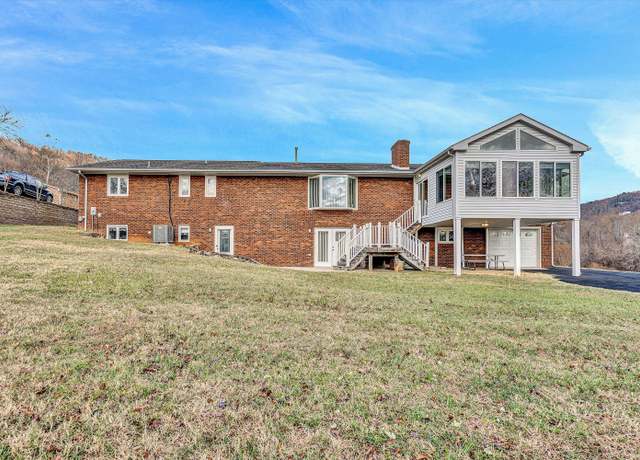 Property at 3918 Poplar Grove Dr, Vinton, VA 24179, 4 beds, 2.5 baths