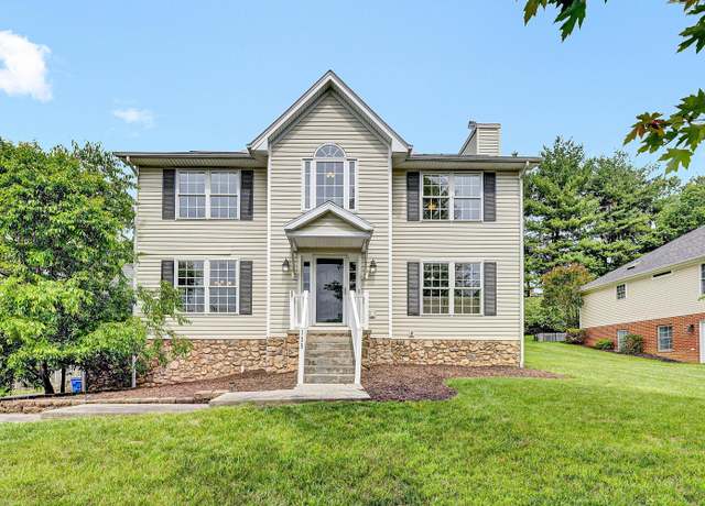 Property at 135 Sapphire Ave, Christiansburg, VA 24073, 3 beds, 2.5 baths