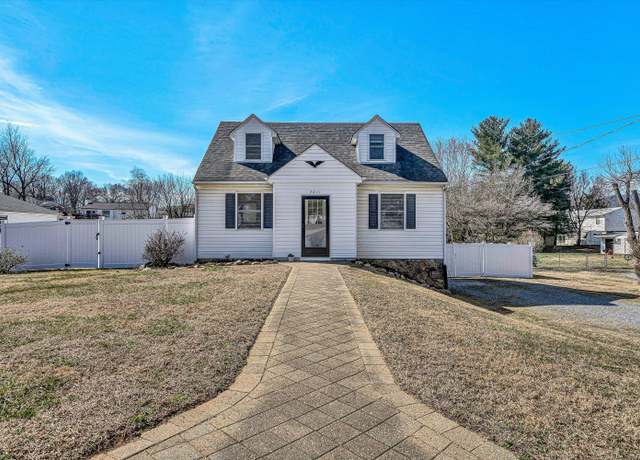 Property at 2011 Mountain Ave, Salem, VA 24153, 3 beds, 1 bath