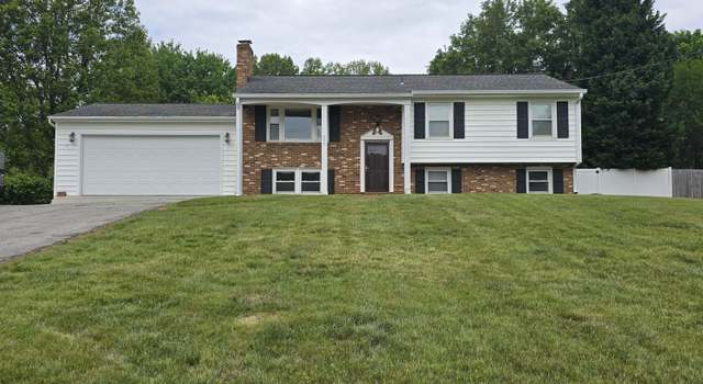 Photo of 239 Knollwood Dr, Troutville, VA 24175