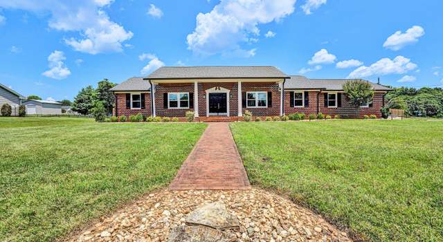 Photo of 26 Carriage Ln, Troutville, VA 24175