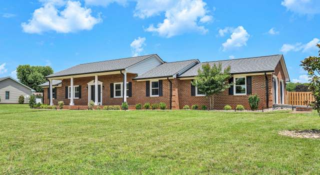 Photo of 26 Carriage Ln, Troutville, VA 24175