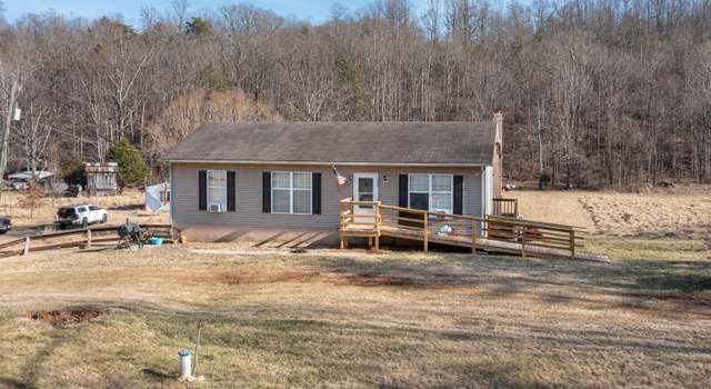 Photo of 940 Ridgeway Dr, Troutville, VA 24175