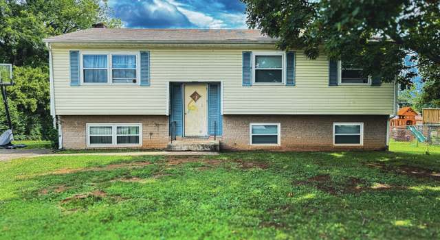 Photo of 3808 Red Fox Dr NW, Roanoke, VA 24017