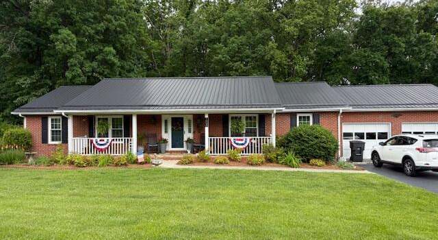 Photo of 1529 Mountain Heights Dr, Salem, VA 24153