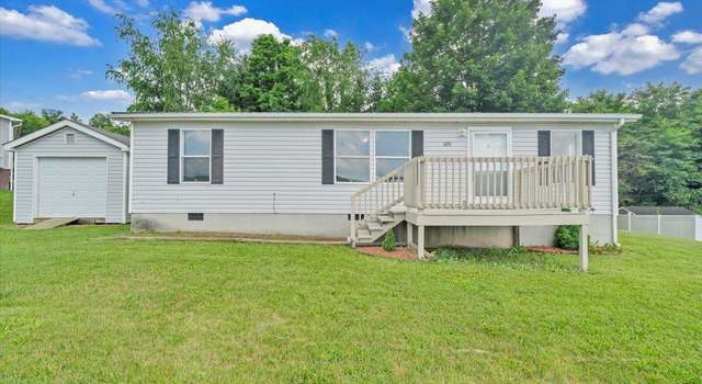 Photo of 1631 Blue Spruce Dr, Christiansburg, VA 24073